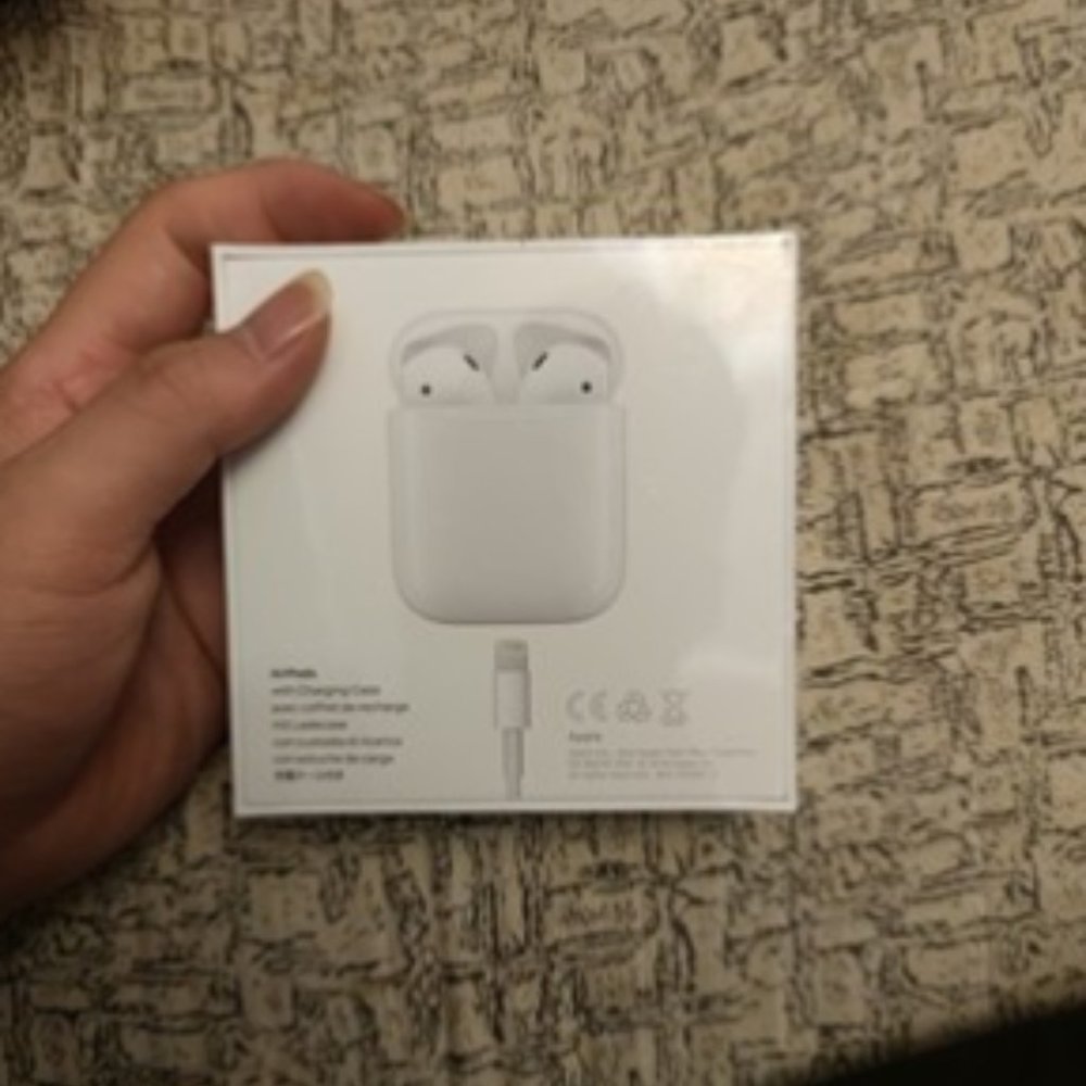 Apple AirPods Gens 2 sealed - Picture 3 of 4
